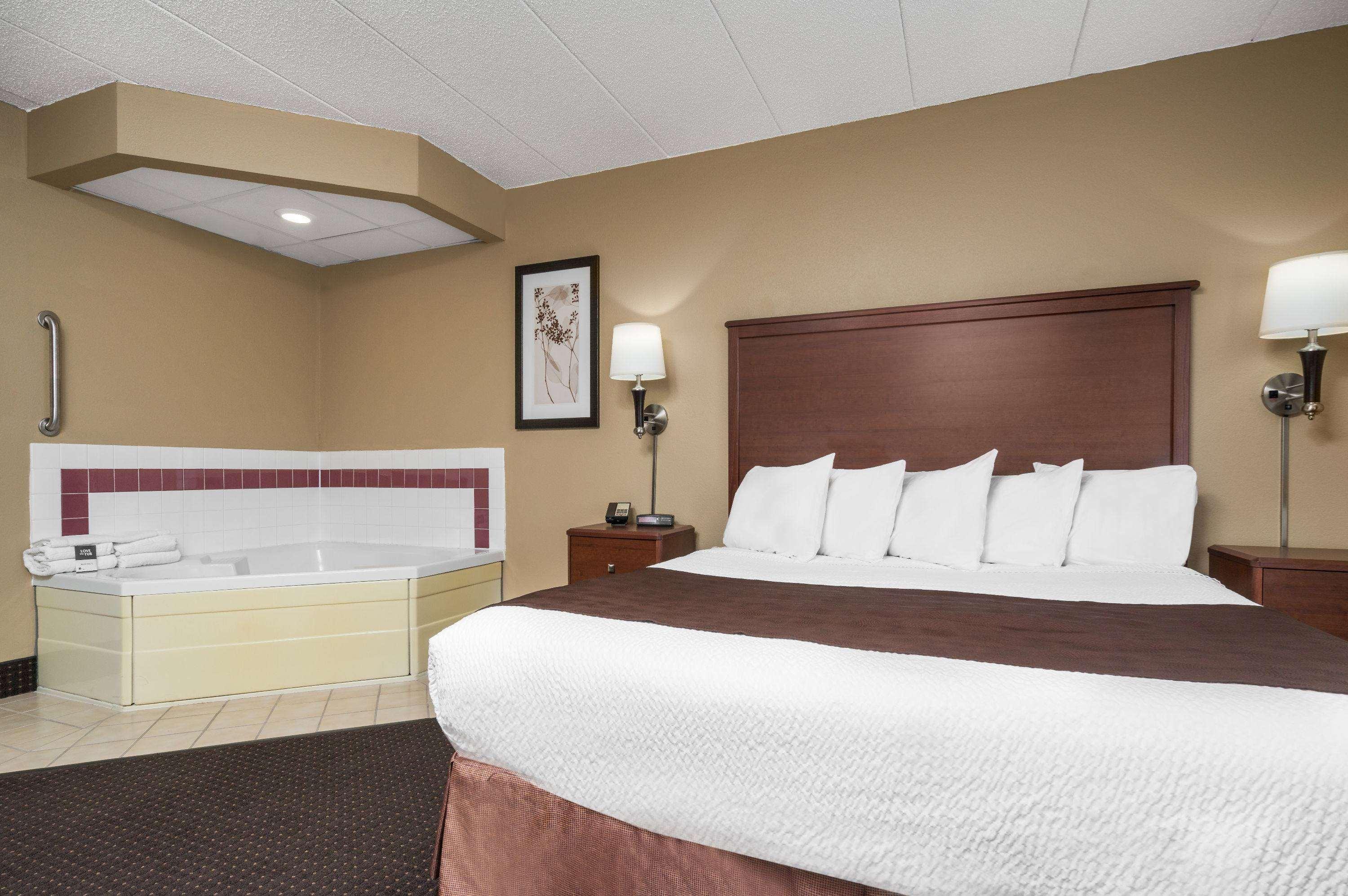 Americinn By Wyndham Lake City Bagian luar foto