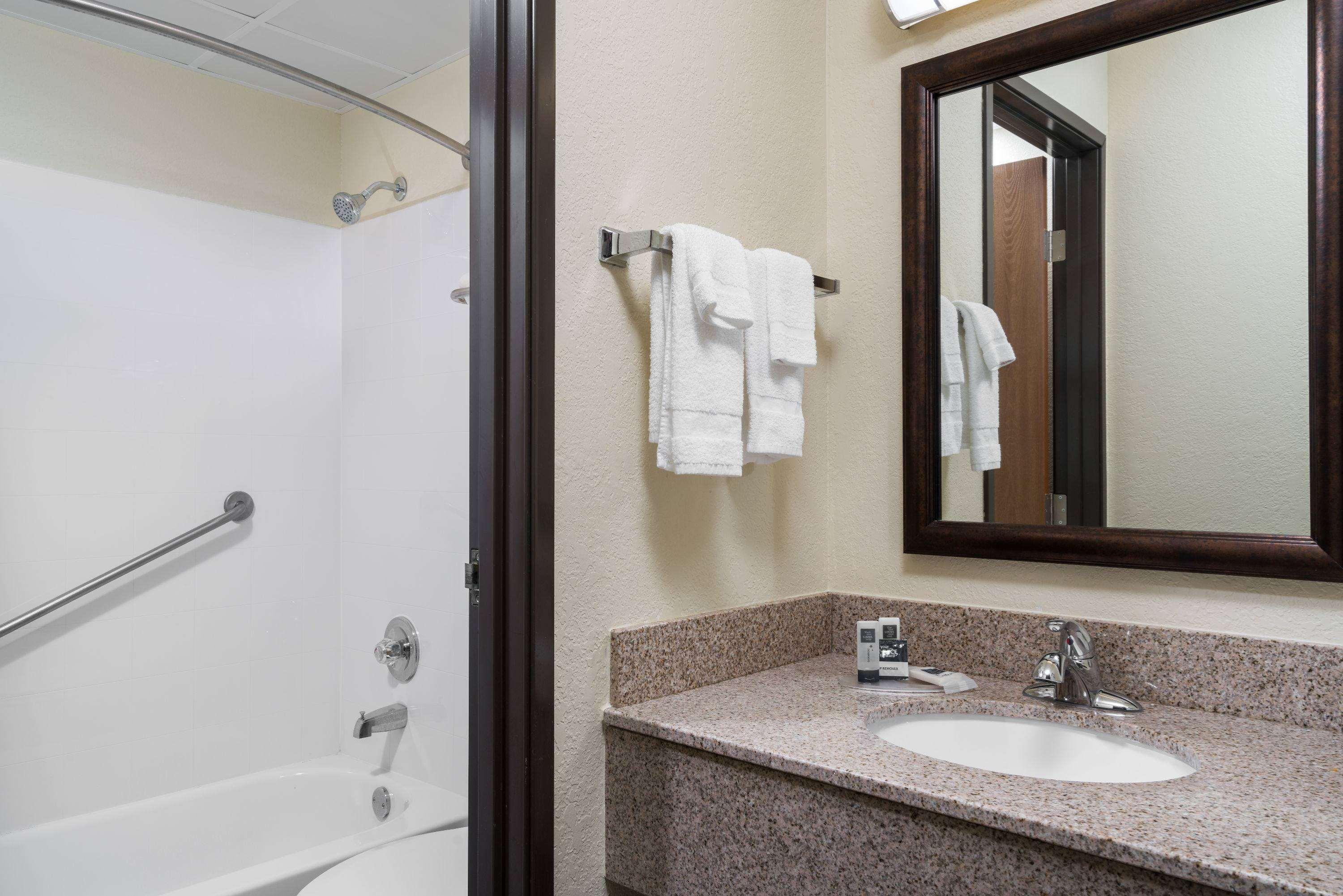 Americinn By Wyndham Lake City Bagian luar foto