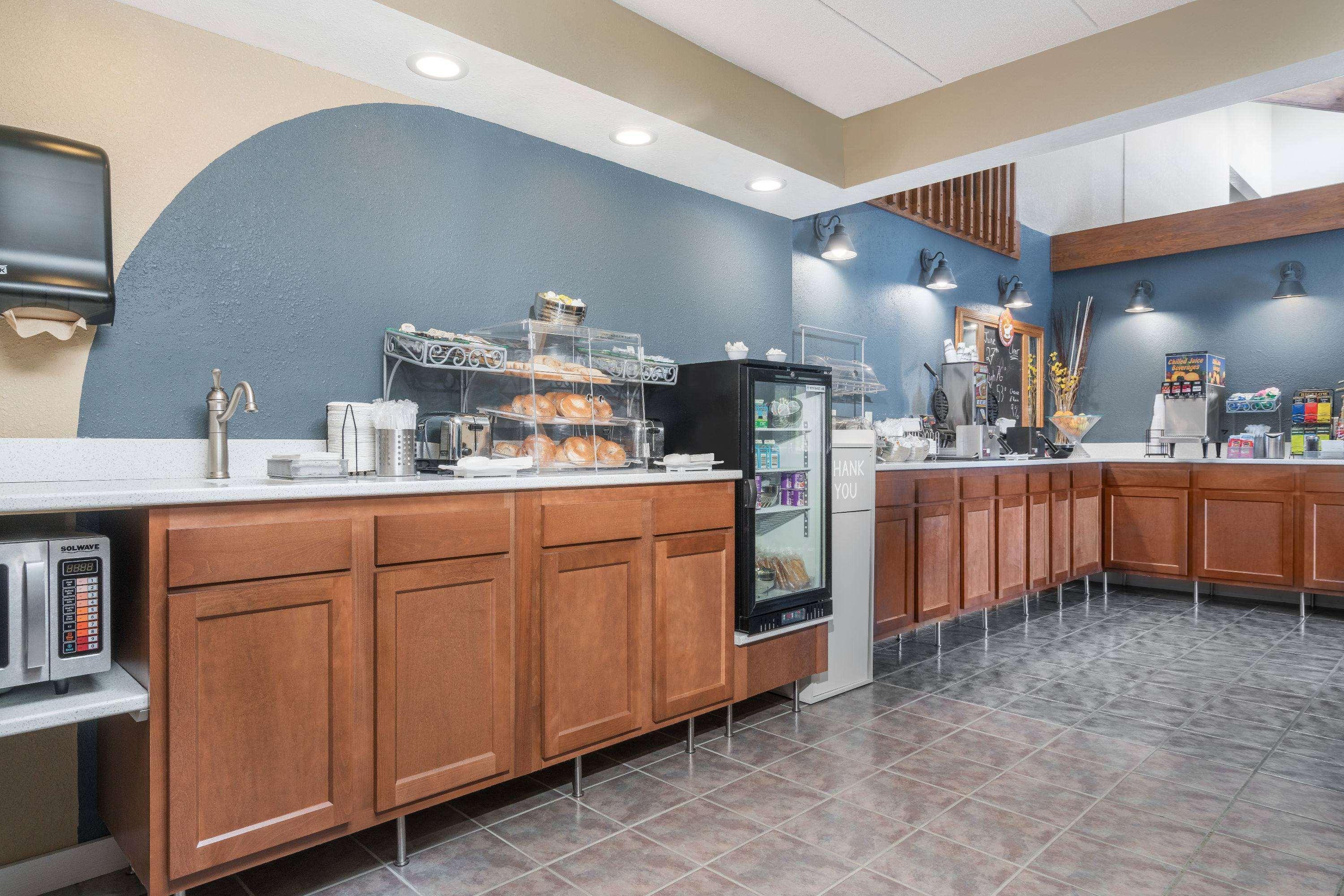 Americinn By Wyndham Lake City Bagian luar foto